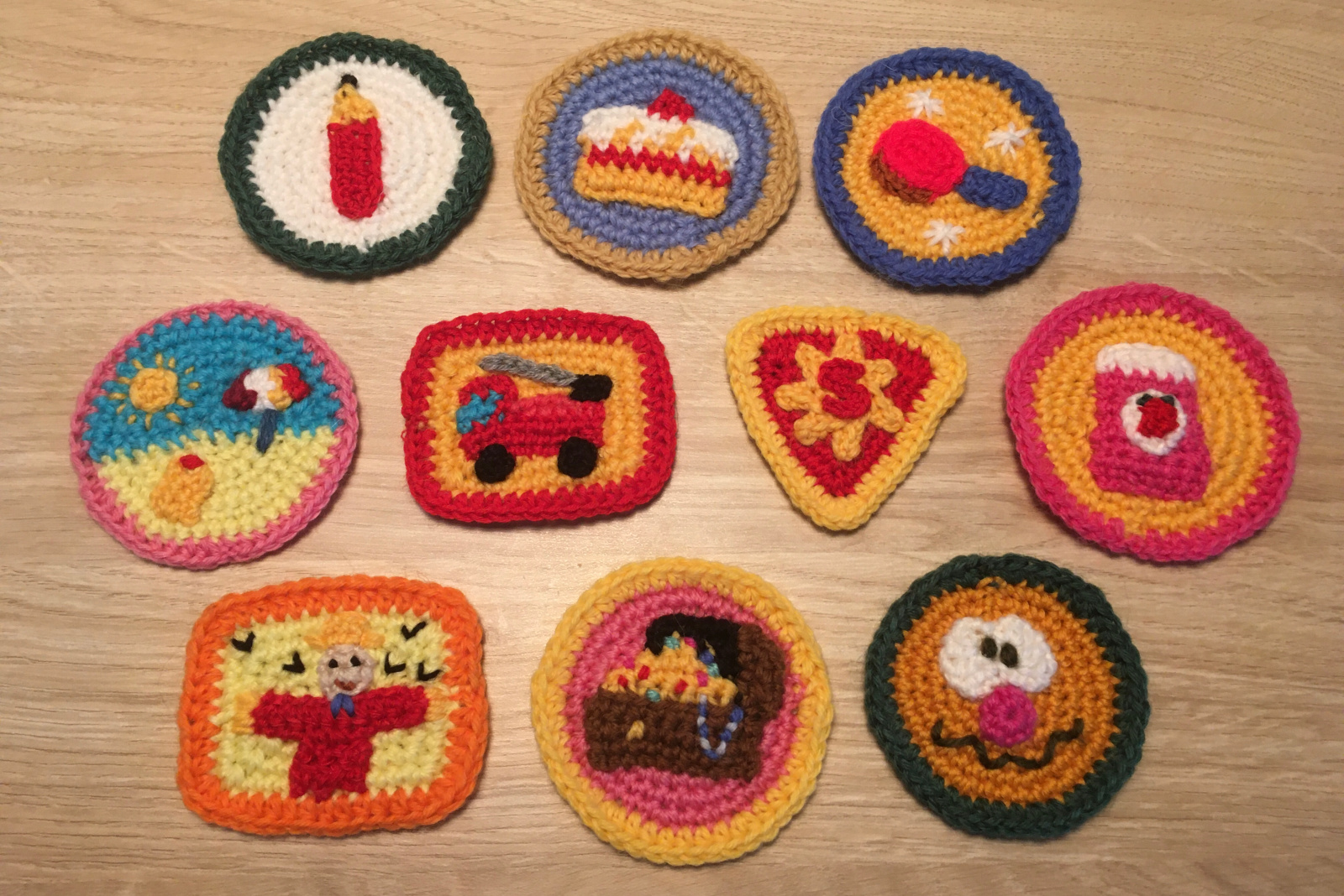 Solmuteoriaa - Hey Duggee Badges Crochet Pattern